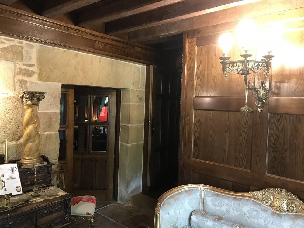 Palacio De Trasvilla Escobedo Buitenkant foto