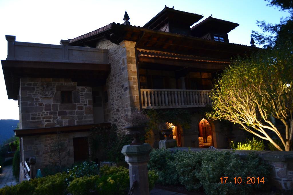 Palacio De Trasvilla Escobedo Buitenkant foto